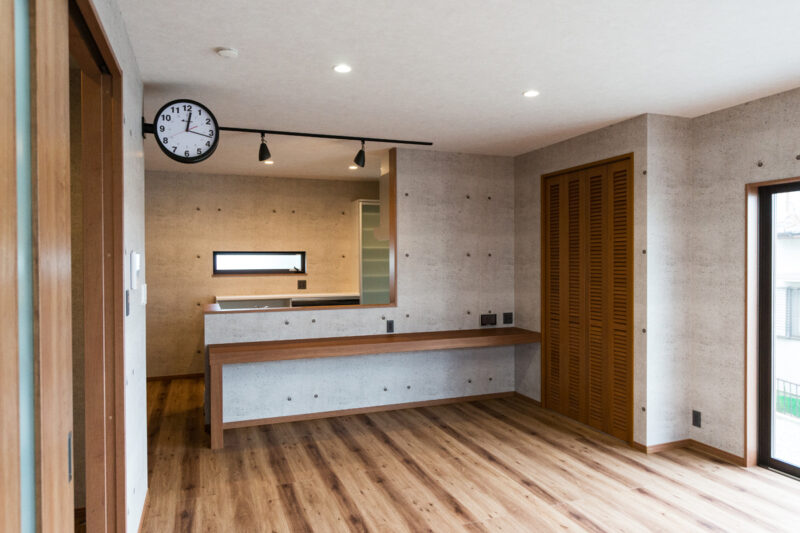 Ｎ様邸　カフェ風の照明スイッチに壁付時計◎こだわりがたくさん詰まった邸宅