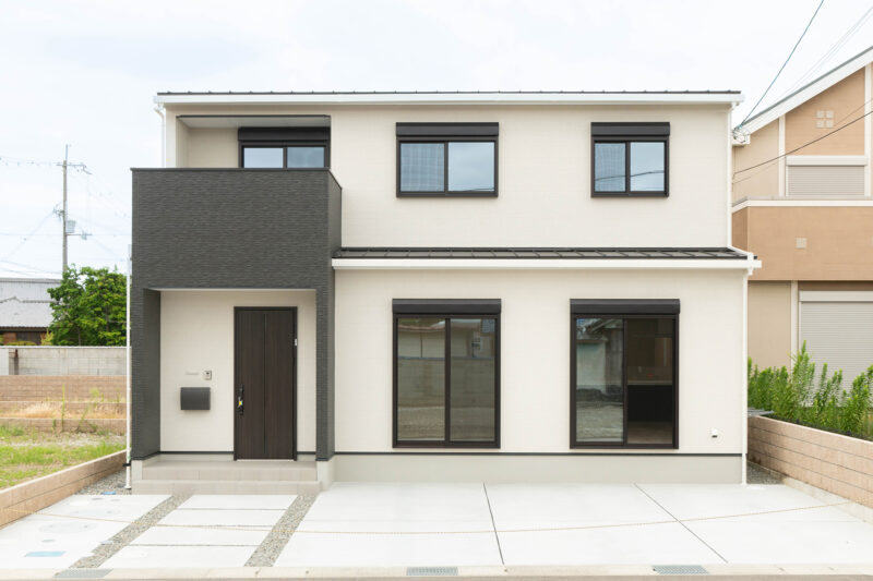 Ｔ様邸　収納力抜群の広々キッチン！水回りがまとまった家事動線の優れた邸宅