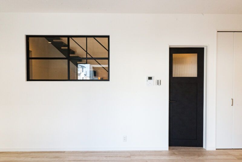 Ｆ様邸　収納力バッチリのキッチンとリビングにたっぷりの光が差し込む邸宅