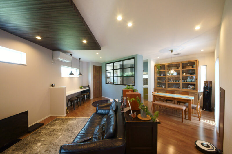 変形地に建つ家