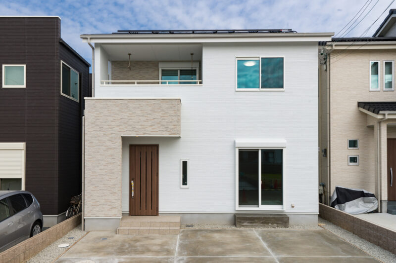 Ｆ様邸　十分な収納を備えながら、スタイリッシュなキッチンが魅力的な邸宅