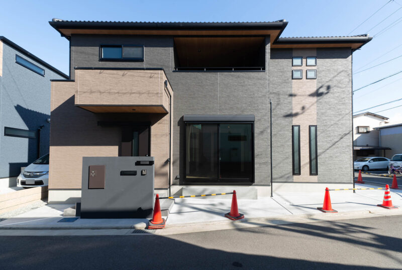 Ｉ様邸　落ち着きのある上品な色合い。収納スペースが充実した汎用性の高い邸宅。