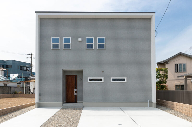 Ｉ様邸　吹き抜けから自然の光が差し込み明るく、開放感ある邸宅。