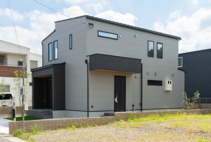 Ｆ様邸　スチール階段が映える、光あふれる開放的な住まい