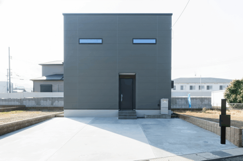 S様邸　吹抜けの開放感とくつろぎのヌック　光と影が彩る大空間