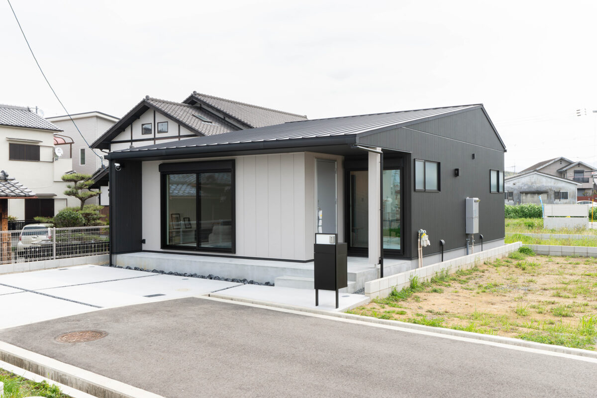 アトリエ空間のある、コンパクトな平屋の住まい【神須屋町４期９号地】